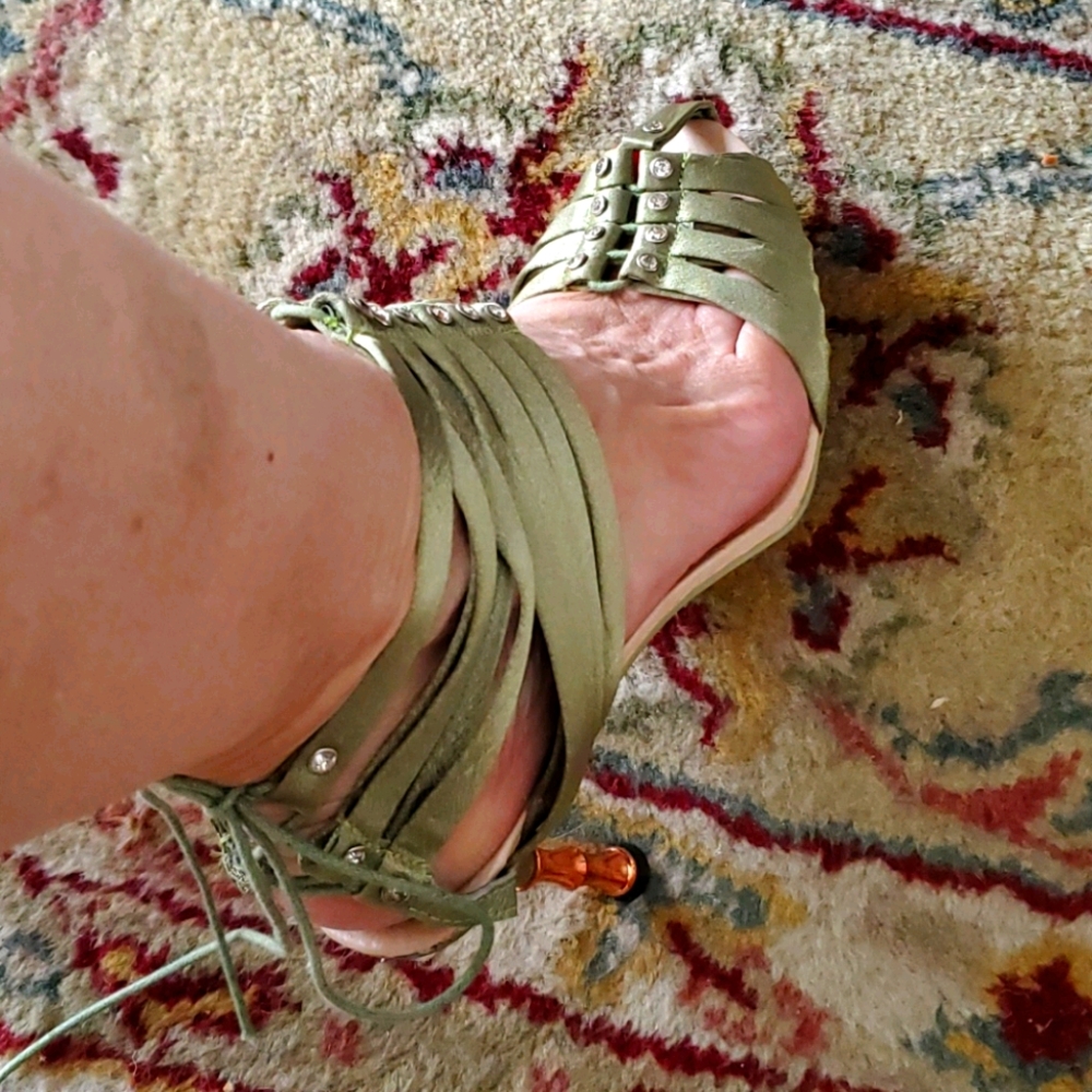 Frame sandle
